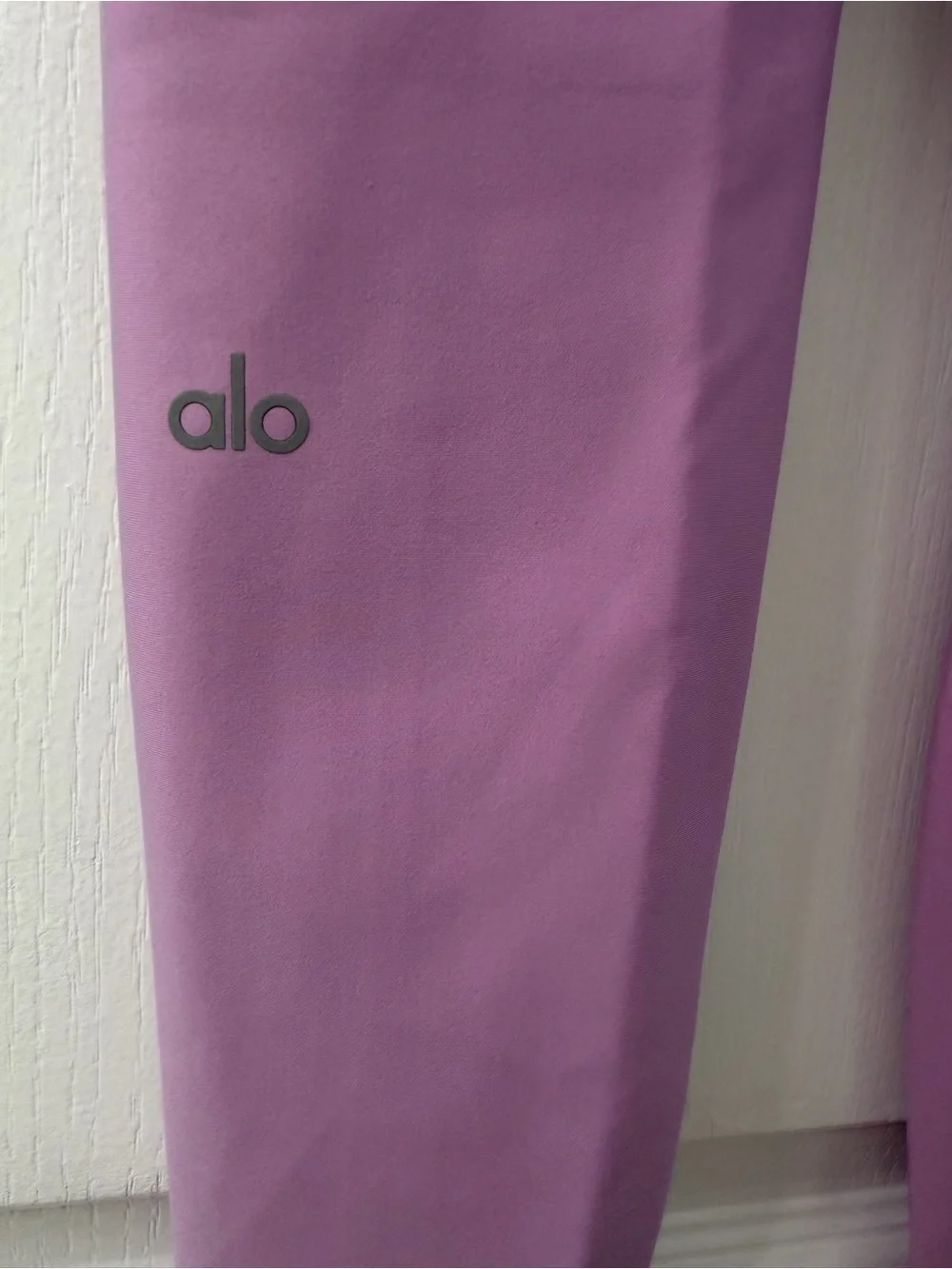 Alo Yoga 7/8 High-Waist Airlift Legging in Sugarplum Pink (Size XS)